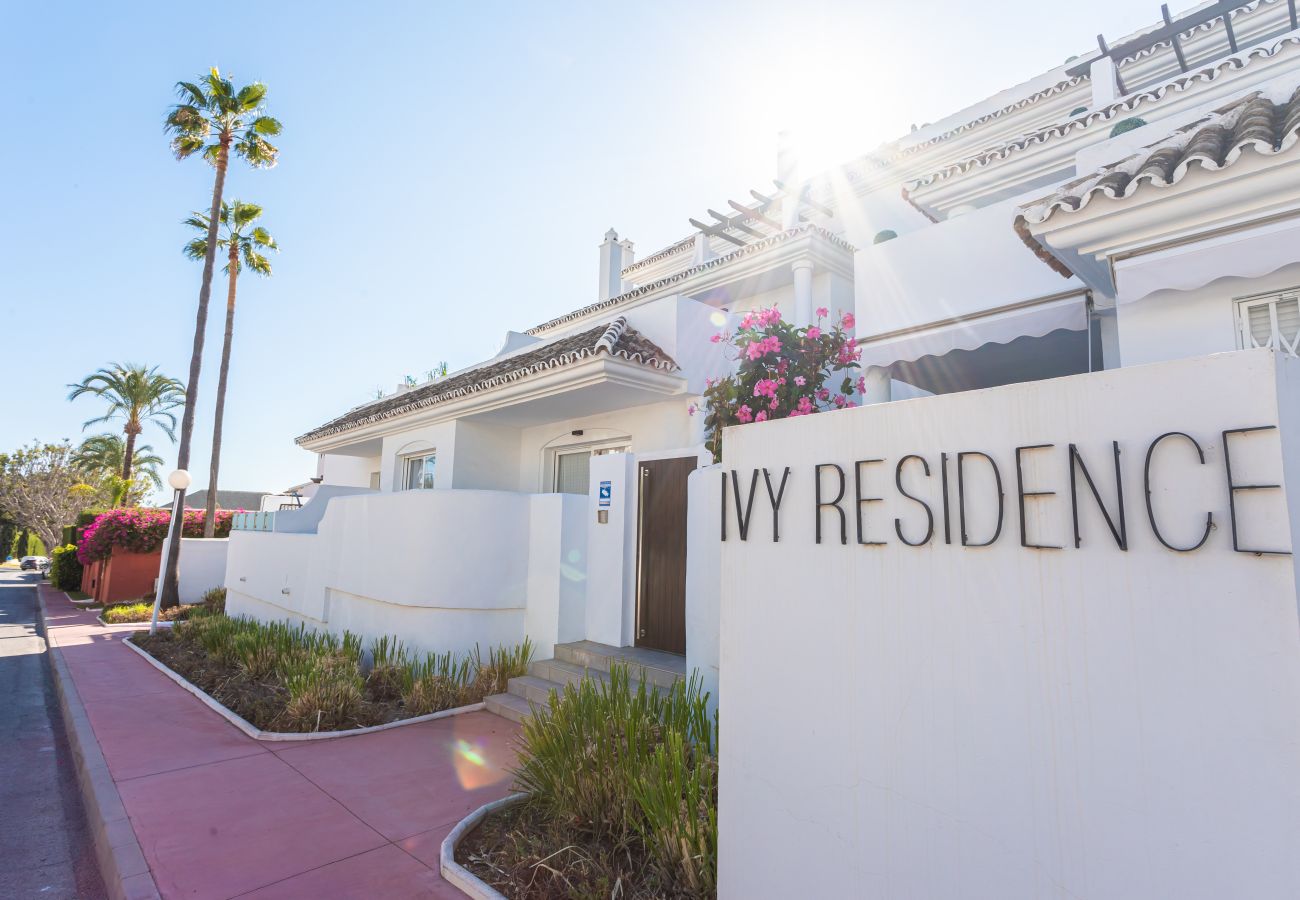 Ferienwohnung in Neu-Andalusien -  Stylish 3 Bedroom Apartment at the Heart of Nueva Andalucia Close to Centro Plaza