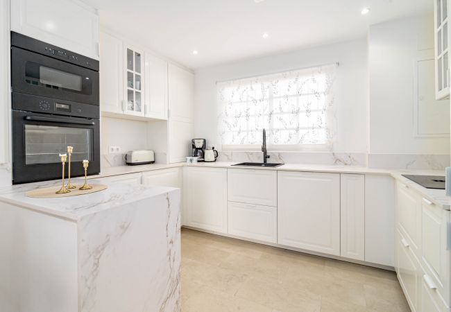 Casa adosada en Nueva andalucia - Huge townhouse in Aloha Pueblo Casa adosada en Nueva andalucia - Huge townhouse in Aloha Pueblo