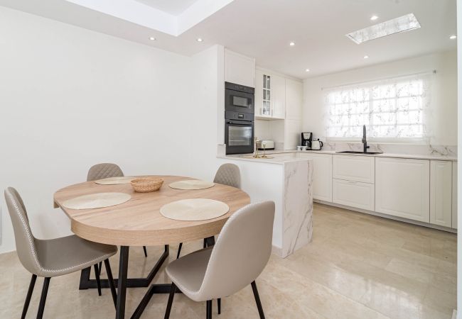 Casa adosada en Nueva andalucia - Huge townhouse in Aloha Pueblo Casa adosada en Nueva andalucia - Huge townhouse in Aloha Pueblo