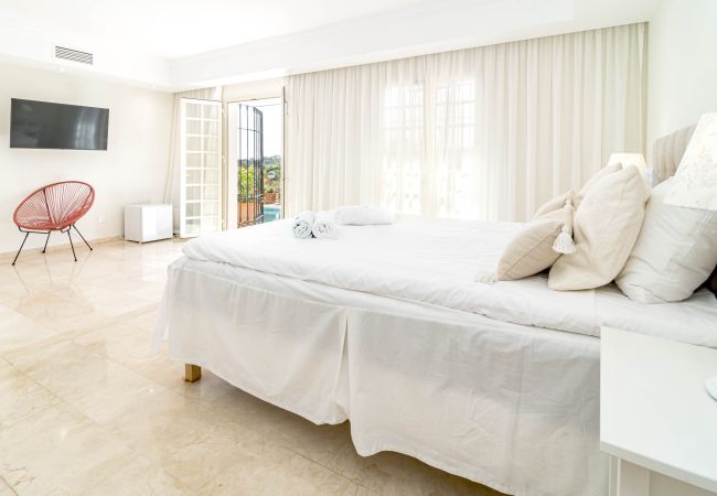 Casa adosada en Nueva andalucia - Huge townhouse in Aloha Pueblo Casa adosada en Nueva andalucia - Huge townhouse in Aloha Pueblo