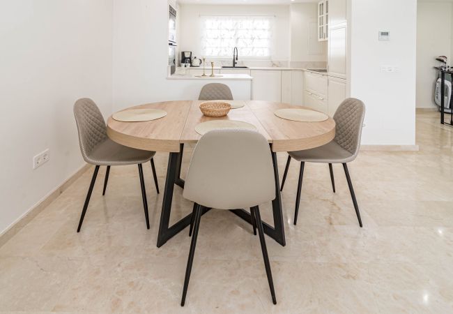 Casa adosada en Nueva andalucia - Huge townhouse in Aloha Pueblo Casa adosada en Nueva andalucia - Huge townhouse in Aloha Pueblo