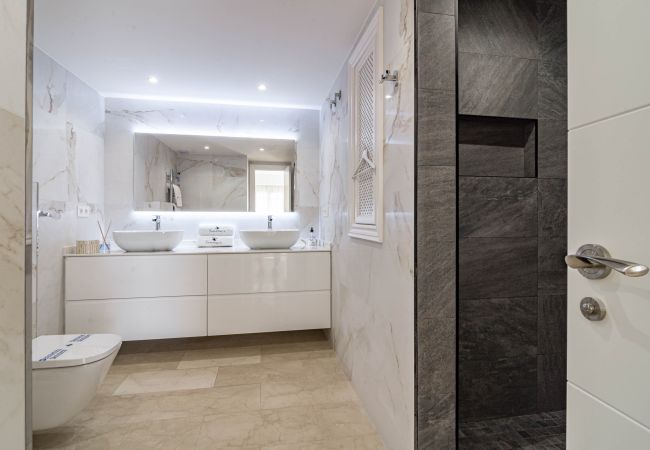 Casa adosada en Nueva andalucia - Huge townhouse in Aloha Pueblo Casa adosada en Nueva andalucia - Huge townhouse in Aloha Pueblo