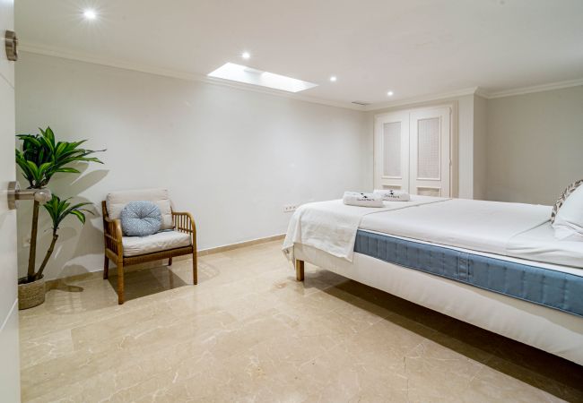 Casa adosada en Nueva andalucia - Huge townhouse in Aloha Pueblo Casa adosada en Nueva andalucia - Huge townhouse in Aloha Pueblo