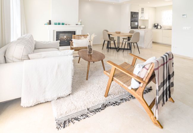 Casa adosada en Nueva andalucia - Huge townhouse in Aloha Pueblo Casa adosada en Nueva andalucia - Huge townhouse in Aloha Pueblo