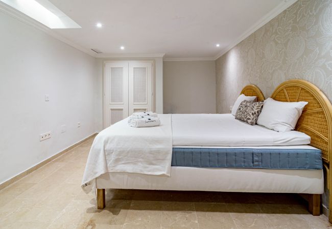 Casa adosada en Nueva andalucia - Huge townhouse in Aloha Pueblo Casa adosada en Nueva andalucia - Huge townhouse in Aloha Pueblo