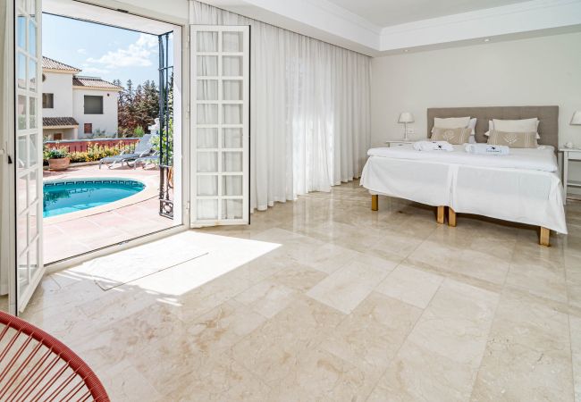 Casa adosada en Nueva andalucia - Huge townhouse in Aloha Pueblo Casa adosada en Nueva andalucia - Huge townhouse in Aloha Pueblo