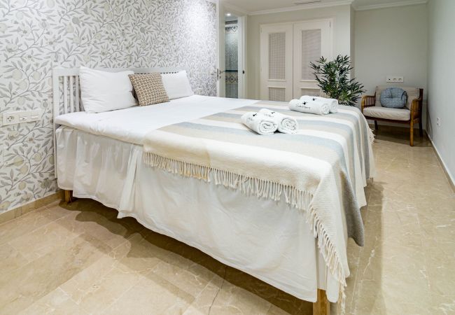 Casa adosada en Nueva andalucia - Huge townhouse in Aloha Pueblo Casa adosada en Nueva andalucia - Huge townhouse in Aloha Pueblo