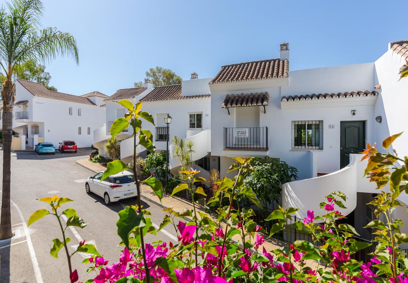 Apartment in Nueva andalucia - Cozy 2BR Apartment with Amazing Views 