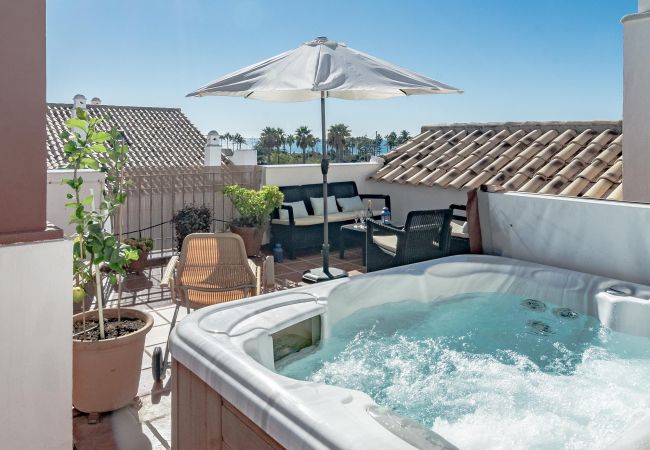 Jacuzzi Apartment in San Pedro de Alcántara - Seaside 3 bedroom Penthouse Next to the Beach in San Pedro