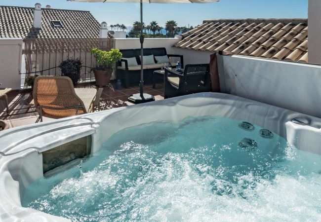 Jacuzzi Apartment in San Pedro de Alcántara - Seaside 3 bedroom Penthouse Next to the Beach in San Pedro