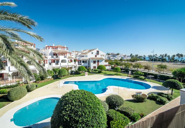 Swimming pool Apartment in San Pedro de Alcántara - Seaside 3 bedroom Penthouse Next to the Beach in San Pedro