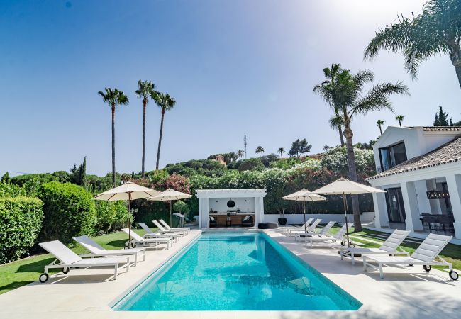 Villa in Nueva andalucia - Captivating Chic Villa in the heart of Nueva Andalucia and walking distance to Puerto Banus  Villa in Nueva andalucia - Captivating Chic Villa in the heart of Nueva Andalucia and walking distance to Puerto Banus