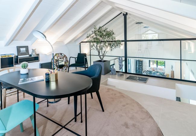Villa in Nueva andalucia - Captivating Chic Villa in the heart of Nueva Andalucia and walking distance to Puerto Banus  Villa in Nueva andalucia - Captivating Chic Villa in the heart of Nueva Andalucia and walking distance to Puerto Banus