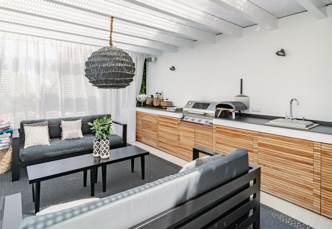 Villa in Nueva andalucia - Captivating Chic Villa in the heart of Nueva Andalucia and walking distance to Puerto Banus  Villa in Nueva andalucia - Captivating Chic Villa in the heart of Nueva Andalucia and walking distance to Puerto Banus