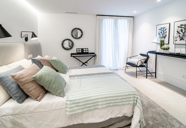 Villa in Nueva andalucia - Captivating Chic Villa in the heart of Nueva Andalucia and walking distance to Puerto Banus  Villa in Nueva andalucia - Captivating Chic Villa in the heart of Nueva Andalucia and walking distance to Puerto Banus