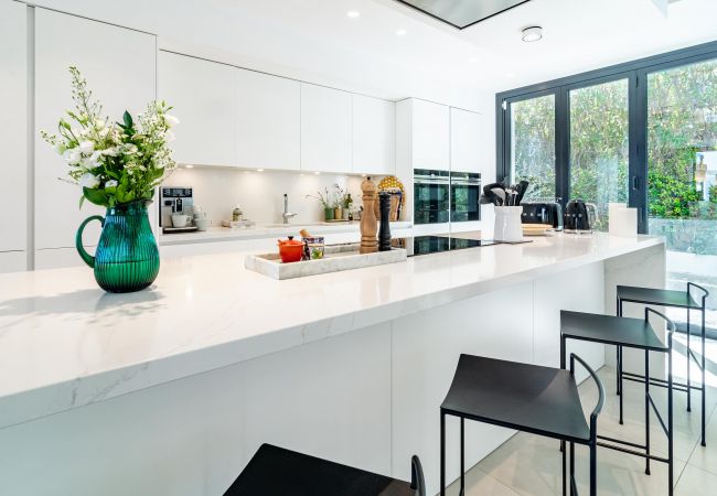 Villa in Nueva andalucia - Captivating Chic Villa in the heart of Nueva Andalucia and walking distance to Puerto Banus  Villa in Nueva andalucia - Captivating Chic Villa in the heart of Nueva Andalucia and walking distance to Puerto Banus