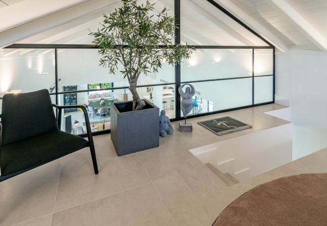 Villa in Nueva andalucia - Captivating Chic Villa in the heart of Nueva Andalucia and walking distance to Puerto Banus  Villa in Nueva andalucia - Captivating Chic Villa in the heart of Nueva Andalucia and walking distance to Puerto Banus