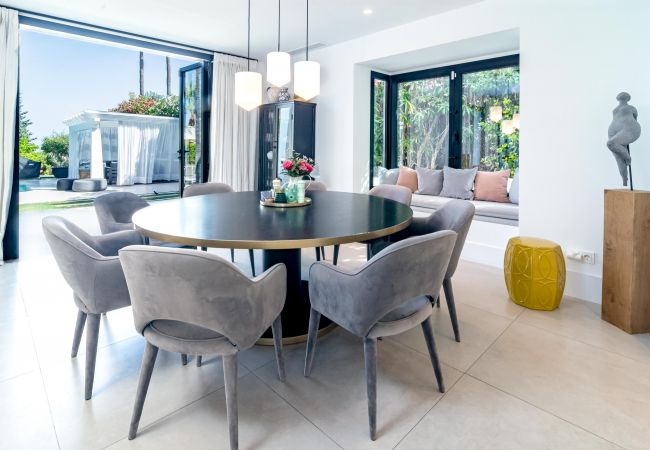 Villa in Nueva andalucia - Captivating Chic Villa in the heart of Nueva Andalucia and walking distance to Puerto Banus  Villa in Nueva andalucia - Captivating Chic Villa in the heart of Nueva Andalucia and walking distance to Puerto Banus