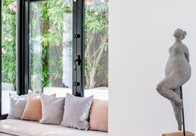 Villa in Nueva andalucia - Captivating Chic Villa in the heart of Nueva Andalucia and walking distance to Puerto Banus  Villa in Nueva andalucia - Captivating Chic Villa in the heart of Nueva Andalucia and walking distance to Puerto Banus