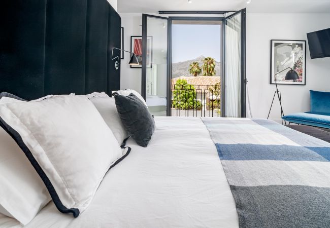 Villa in Nueva andalucia - Captivating Chic Villa in the heart of Nueva Andalucia and walking distance to Puerto Banus  Villa in Nueva andalucia - Captivating Chic Villa in the heart of Nueva Andalucia and walking distance to Puerto Banus