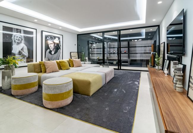 Villa in Nueva andalucia - Captivating Chic Villa in the heart of Nueva Andalucia and walking distance to Puerto Banus  Villa in Nueva andalucia - Captivating Chic Villa in the heart of Nueva Andalucia and walking distance to Puerto Banus