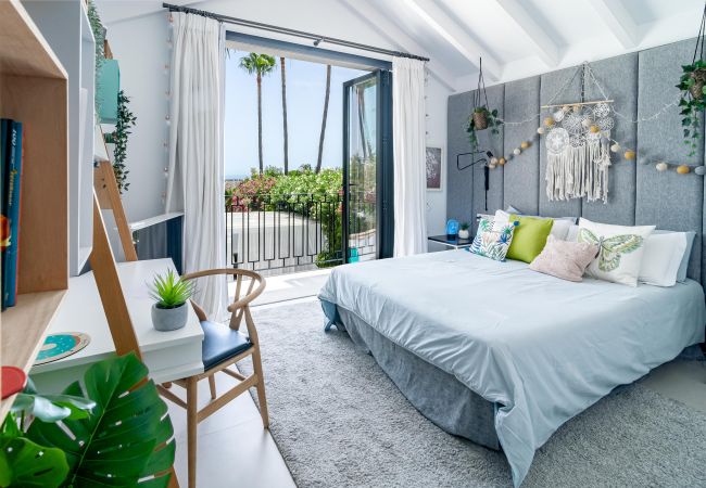 Villa in Nueva andalucia - Captivating Chic Villa in the heart of Nueva Andalucia and walking distance to Puerto Banus  Villa in Nueva andalucia - Captivating Chic Villa in the heart of Nueva Andalucia and walking distance to Puerto Banus
