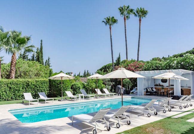 Villa in Nueva andalucia - Captivating Chic Villa in the heart of Nueva Andalucia and walking distance to Puerto Banus  Villa in Nueva andalucia - Captivating Chic Villa in the heart of Nueva Andalucia and walking distance to Puerto Banus