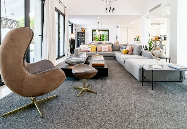 Villa in Nueva andalucia - Captivating Chic Villa in the heart of Nueva Andalucia and walking distance to Puerto Banus  Villa in Nueva andalucia - Captivating Chic Villa in the heart of Nueva Andalucia and walking distance to Puerto Banus