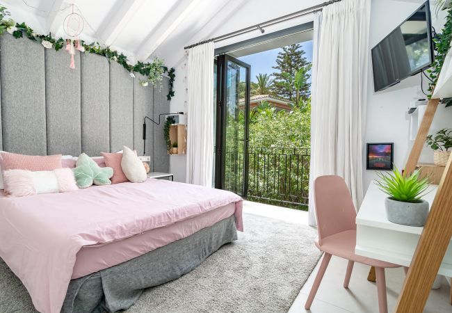 Villa in Nueva andalucia - Captivating Chic Villa in the heart of Nueva Andalucia and walking distance to Puerto Banus  Villa in Nueva andalucia - Captivating Chic Villa in the heart of Nueva Andalucia and walking distance to Puerto Banus