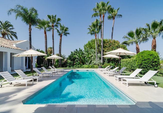Villa in Nueva andalucia - Captivating Chic Villa in the heart of Nueva Andalucia and walking distance to Puerto Banus  Villa in Nueva andalucia - Captivating Chic Villa in the heart of Nueva Andalucia and walking distance to Puerto Banus