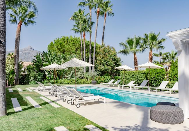 Villa in Nueva andalucia - Captivating Chic Villa in the heart of Nueva Andalucia and walking distance to Puerto Banus  Villa in Nueva andalucia - Captivating Chic Villa in the heart of Nueva Andalucia and walking distance to Puerto Banus