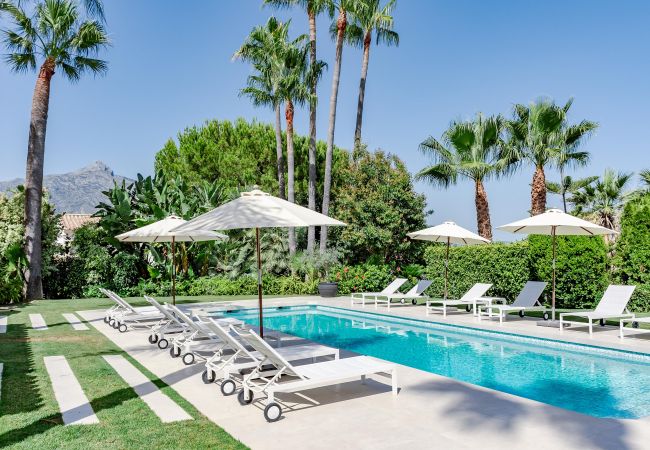 Villa in Nueva andalucia - Captivating Chic Villa in the heart of Nueva Andalucia and walking distance to Puerto Banus  Villa in Nueva andalucia - Captivating Chic Villa in the heart of Nueva Andalucia and walking distance to Puerto Banus