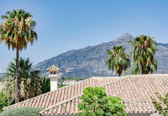 Villa in Nueva andalucia - Captivating Chic Villa in the heart of Nueva Andalucia and walking distance to Puerto Banus  Villa in Nueva andalucia - Captivating Chic Villa in the heart of Nueva Andalucia and walking distance to Puerto Banus