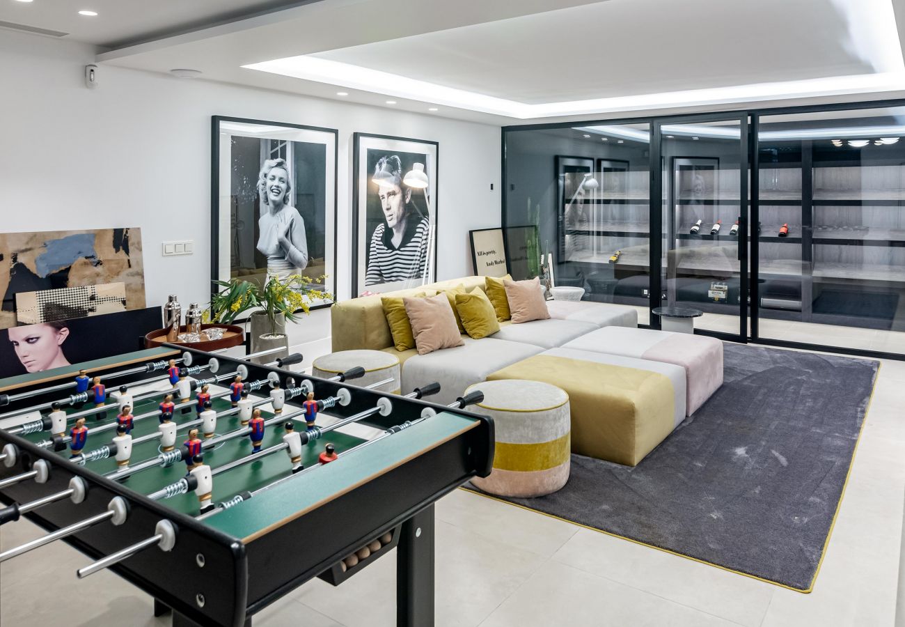 Villa in Nueva andalucia - Captivating Chic Villa in the heart of Nueva Andalucia and walking distance to Puerto Banus  Villa in Nueva andalucia - Captivating Chic Villa in the heart of Nueva Andalucia and walking distance to Puerto Banus
