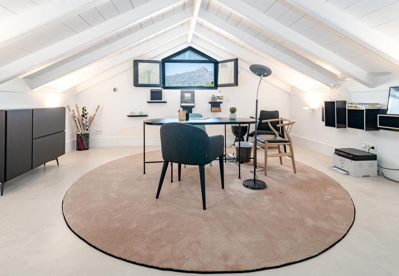 Villa in Nueva andalucia - Captivating Chic Villa in the heart of Nueva Andalucia and walking distance to Puerto Banus  Villa in Nueva andalucia - Captivating Chic Villa in the heart of Nueva Andalucia and walking distance to Puerto Banus