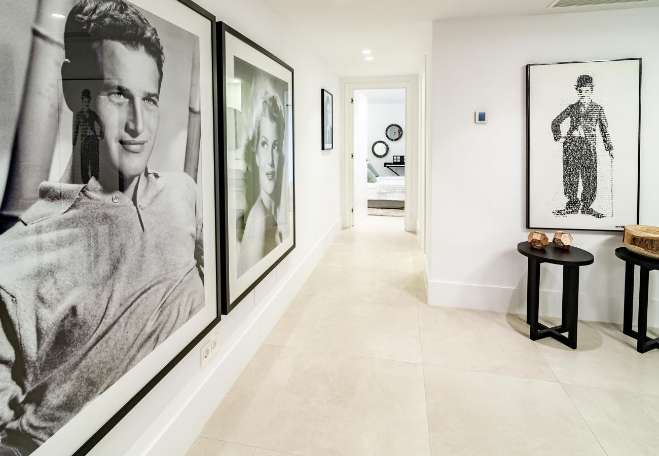 Villa in Nueva andalucia - Captivating Chic Villa in the heart of Nueva Andalucia and walking distance to Puerto Banus  Villa in Nueva andalucia - Captivating Chic Villa in the heart of Nueva Andalucia and walking distance to Puerto Banus