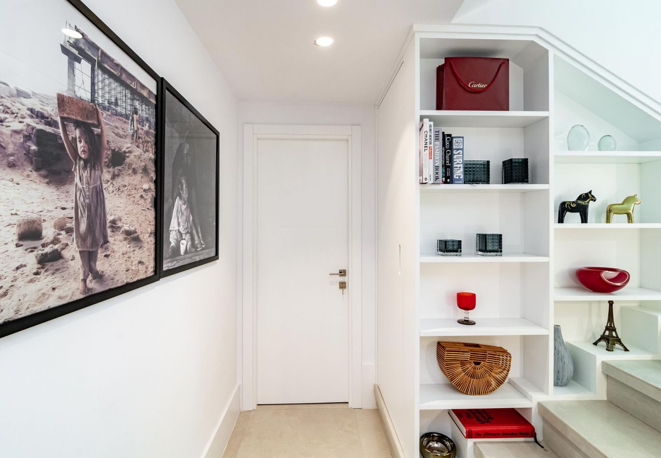 Villa in Nueva andalucia - Captivating Chic Villa in the heart of Nueva Andalucia and walking distance to Puerto Banus  Villa in Nueva andalucia - Captivating Chic Villa in the heart of Nueva Andalucia and walking distance to Puerto Banus