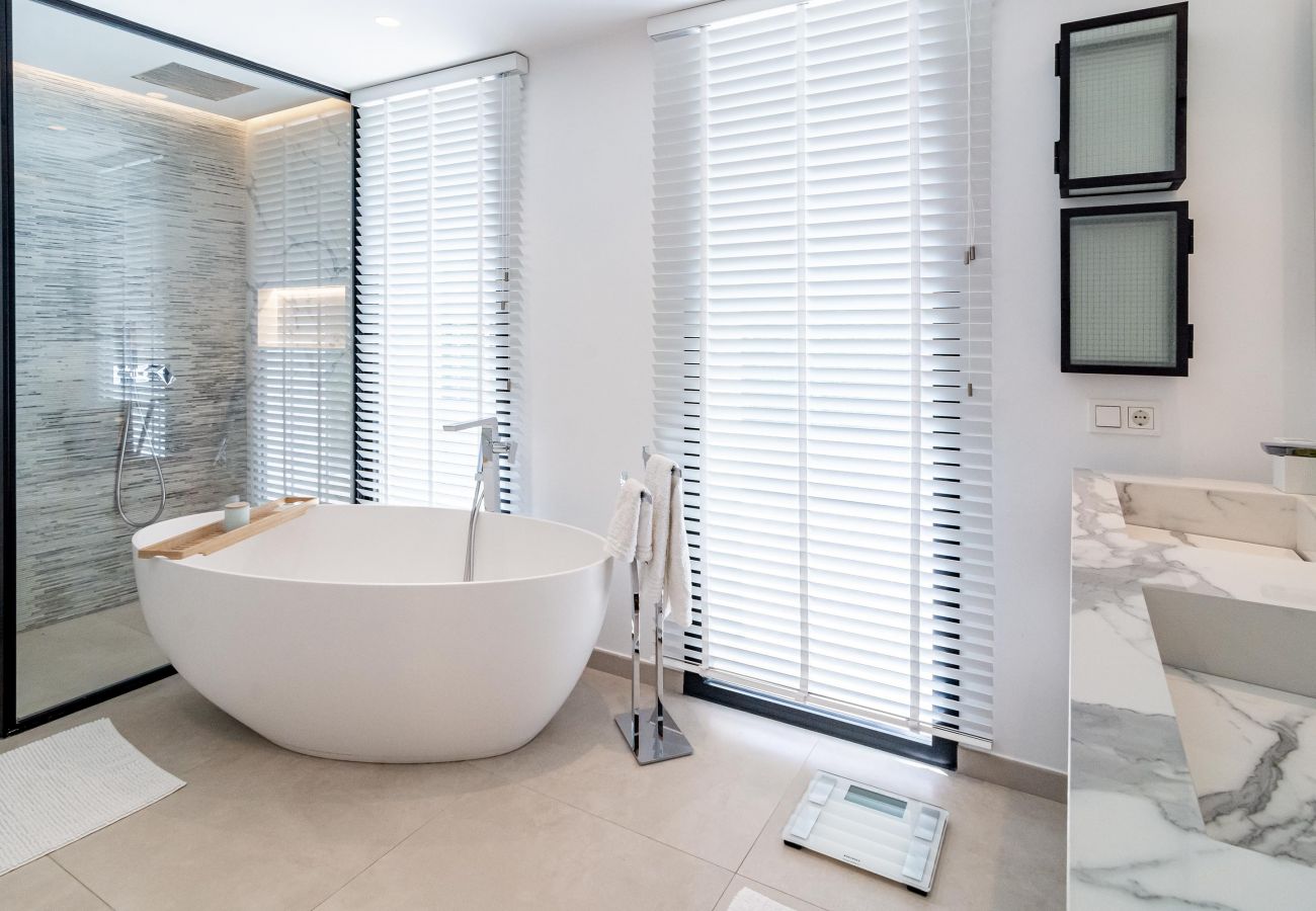 Villa in Nueva andalucia - Captivating Chic Villa in the heart of Nueva Andalucia and walking distance to Puerto Banus  Villa in Nueva andalucia - Captivating Chic Villa in the heart of Nueva Andalucia and walking distance to Puerto Banus