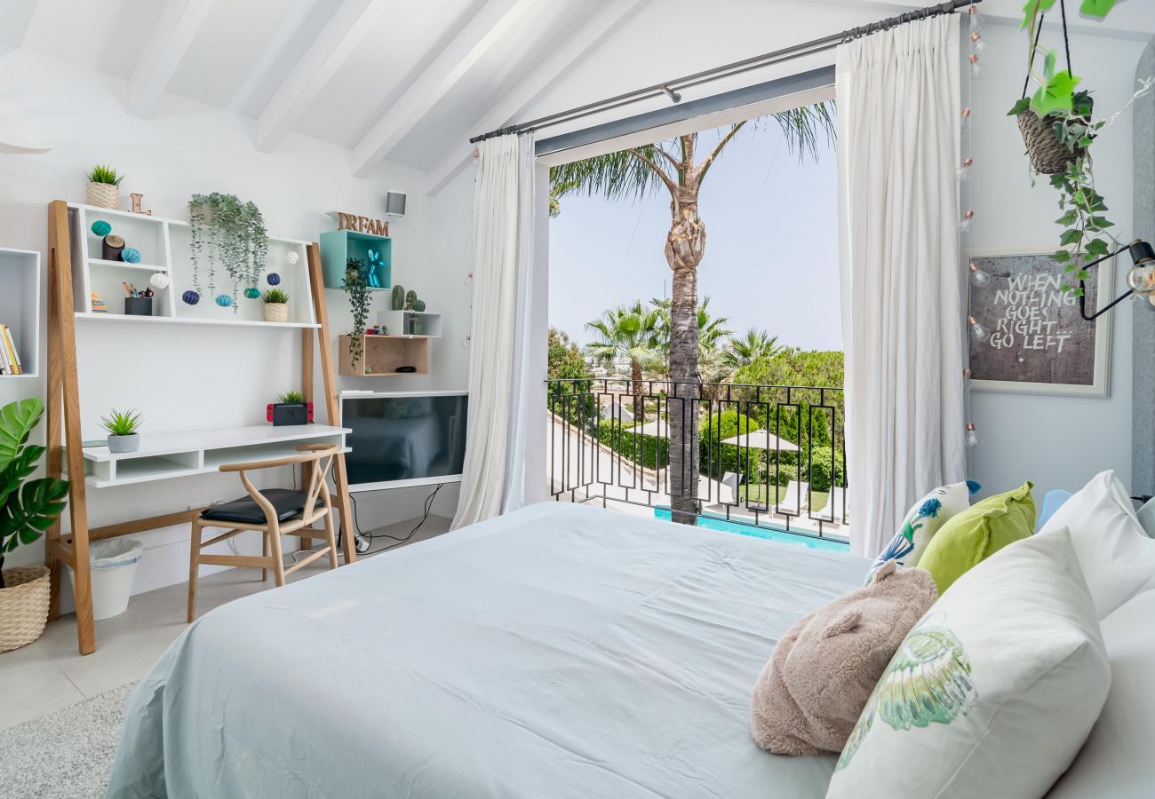 Villa in Nueva andalucia - Captivating Chic Villa in the heart of Nueva Andalucia and walking distance to Puerto Banus  Villa in Nueva andalucia - Captivating Chic Villa in the heart of Nueva Andalucia and walking distance to Puerto Banus