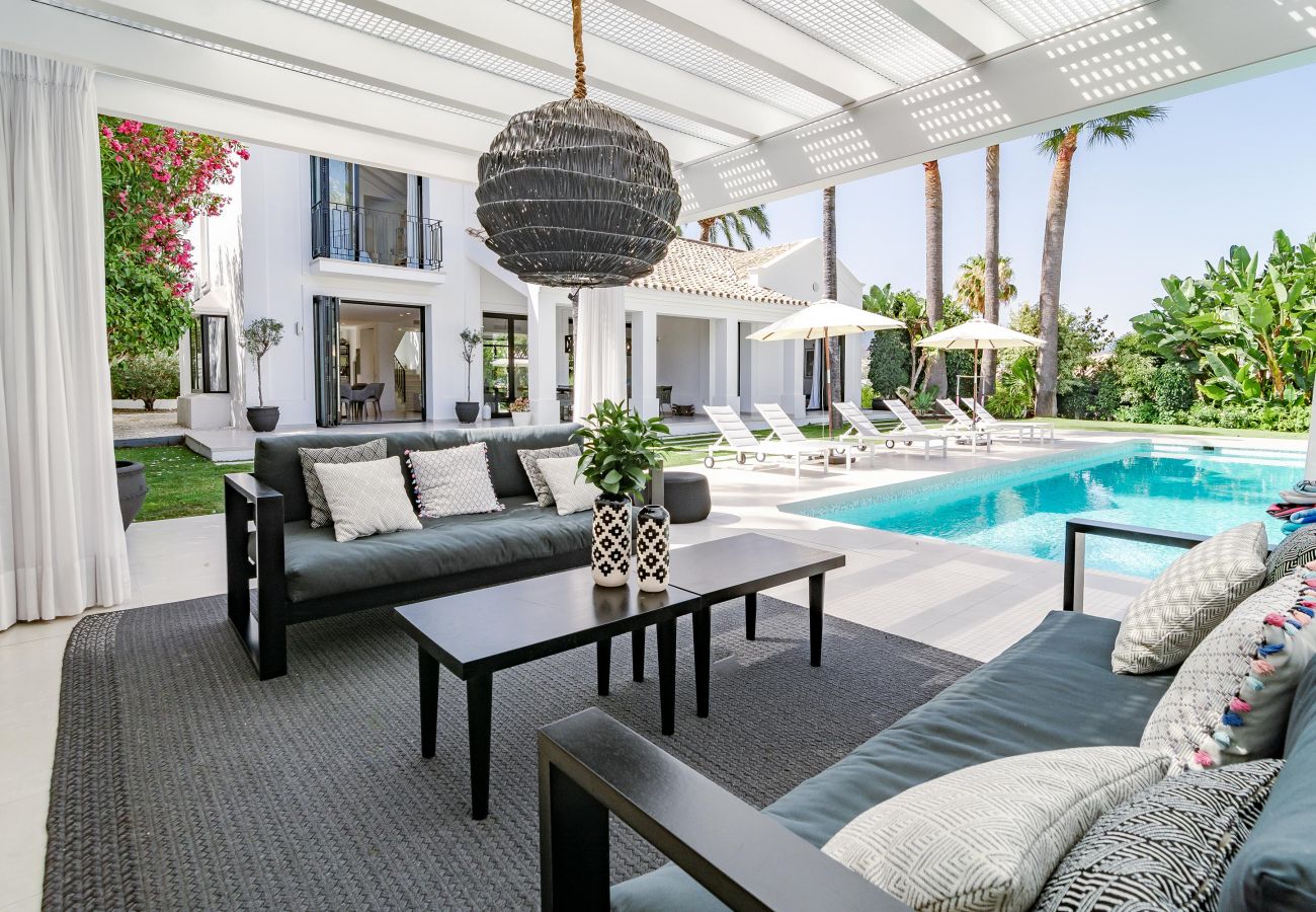 Villa in Nueva andalucia - Captivating Chic Villa in the heart of Nueva Andalucia and walking distance to Puerto Banus  Villa in Nueva andalucia - Captivating Chic Villa in the heart of Nueva Andalucia and walking distance to Puerto Banus