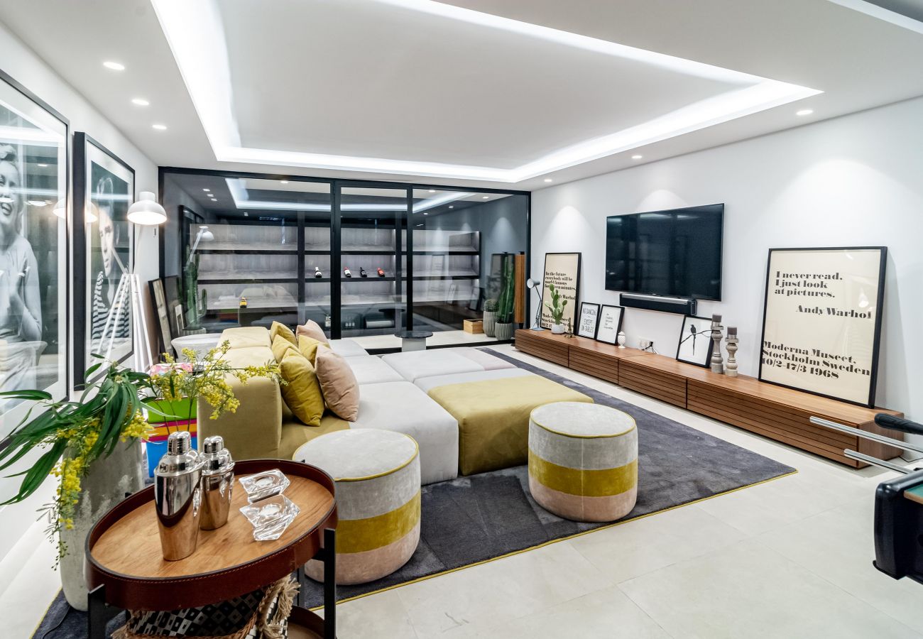 Villa in Nueva andalucia - Captivating Chic Villa in the heart of Nueva Andalucia and walking distance to Puerto Banus  Villa in Nueva andalucia - Captivating Chic Villa in the heart of Nueva Andalucia and walking distance to Puerto Banus