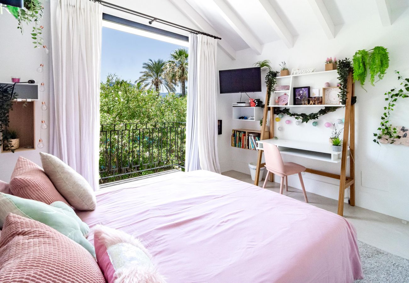 Villa in Nueva andalucia - Captivating Chic Villa in the heart of Nueva Andalucia and walking distance to Puerto Banus  Villa in Nueva andalucia - Captivating Chic Villa in the heart of Nueva Andalucia and walking distance to Puerto Banus