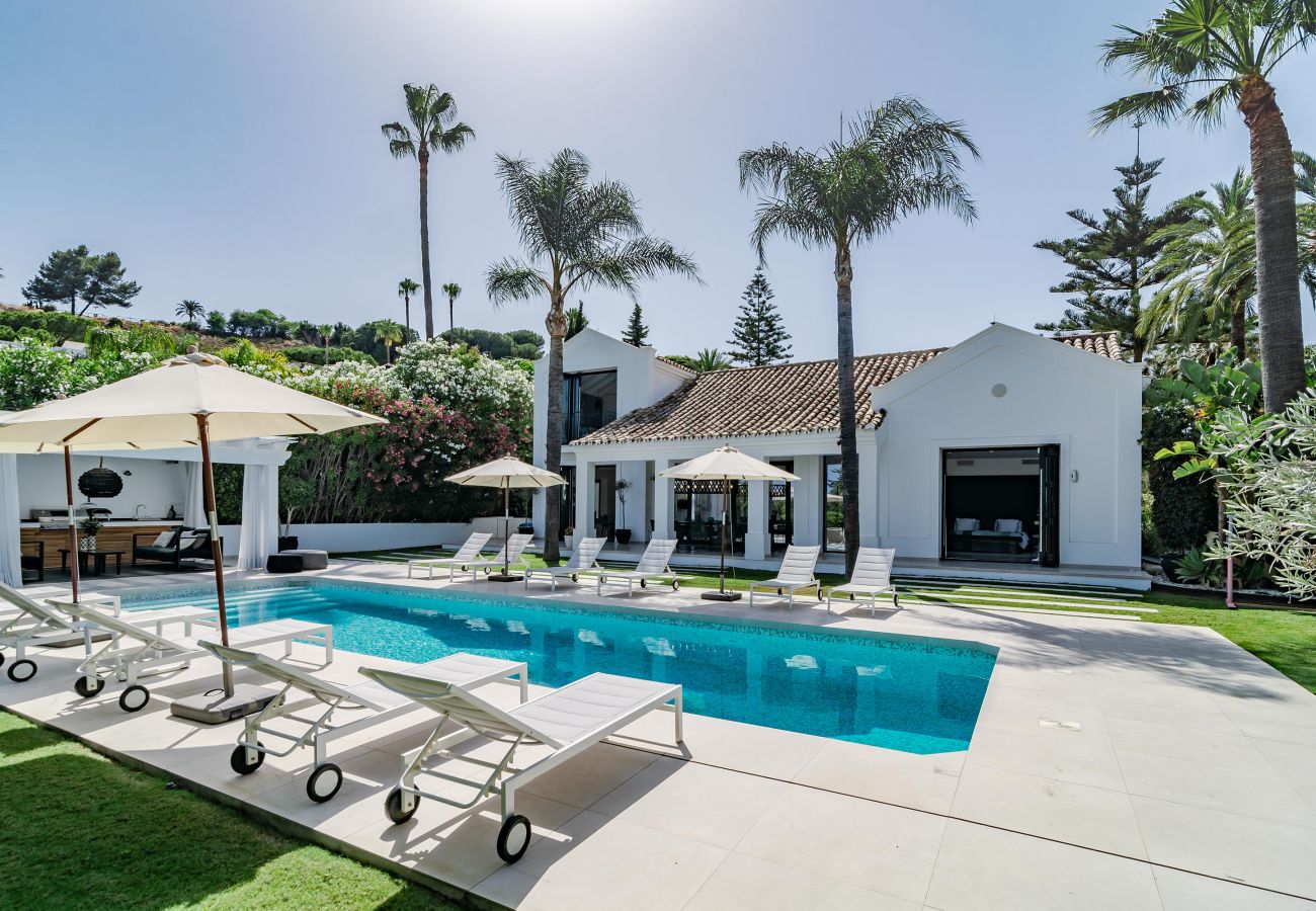 Villa in Nueva andalucia - Captivating Chic Villa in the heart of Nueva Andalucia and walking distance to Puerto Banus  Villa in Nueva andalucia - Captivating Chic Villa in the heart of Nueva Andalucia and walking distance to Puerto Banus