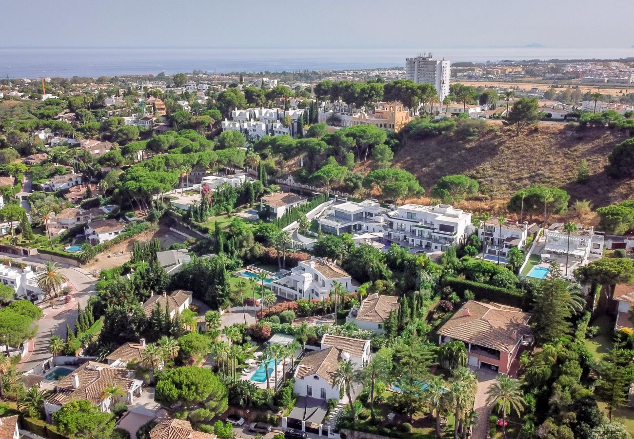 Villa in Nueva andalucia - Captivating Chic Villa in the heart of Nueva Andalucia and walking distance to Puerto Banus  Villa in Nueva andalucia - Captivating Chic Villa in the heart of Nueva Andalucia and walking distance to Puerto Banus