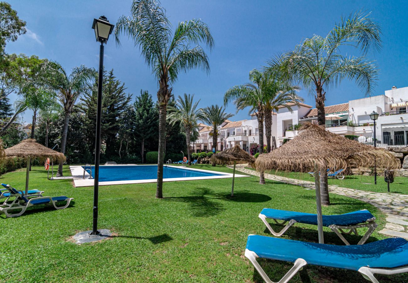 Apartment in Nueva andalucia - Stylish 2 bedroom apartment with nice views