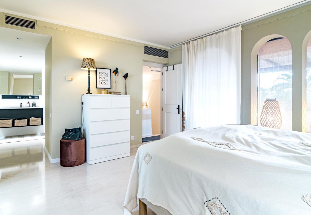 Apartment in Estepona - Unique Penthouse 3 Bedroom Cartuja del Golf (Nueva Atalaya)