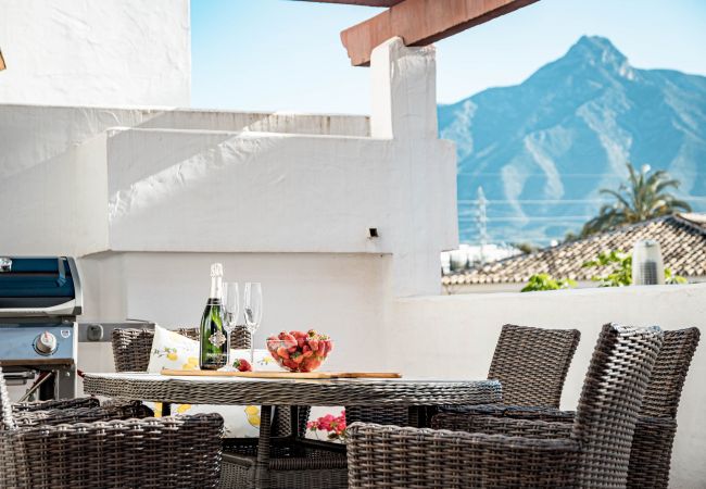 Apartment in Nueva andalucia - Amazing 2-Bedroom Retreat in Nueva Andalucia, Steps from Centro Plaza Apartment in Nueva andalucia - Amazing 2-Bedroom Retreat in Nueva Andalucia, Steps from Centro Plaza