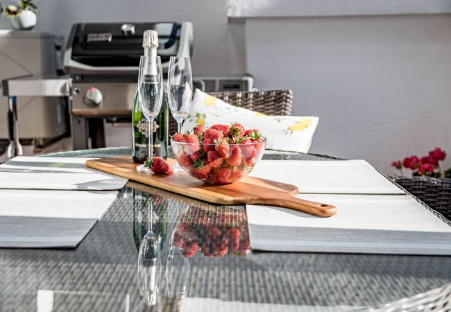 Apartment in Nueva andalucia - Amazing 2-Bedroom Retreat in Nueva Andalucia, Steps from Centro Plaza Apartment in Nueva andalucia - Amazing 2-Bedroom Retreat in Nueva Andalucia, Steps from Centro Plaza