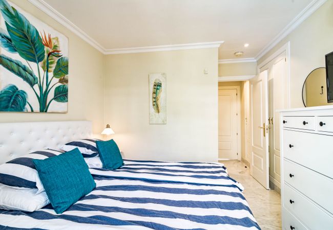 Apartment in Nueva andalucia - Spacious 2 Bedroom Apartment in  Puerto Banus with a Private Terrace and Mountain Views  Apartment in Nueva andalucia - Spacious 2 Bedroom Apartment in  Puerto Banus with a Private Terrace and Mountain Views