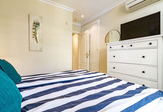 Apartment in Nueva andalucia - Spacious 2 Bedroom Apartment in  Puerto Banus with a Private Terrace and Mountain Views  Apartment in Nueva andalucia - Spacious 2 Bedroom Apartment in  Puerto Banus with a Private Terrace and Mountain Views